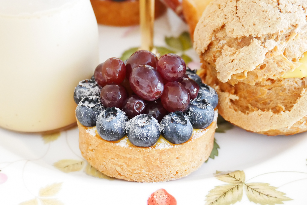 桃園美食｜日京屋 Niikyoya Patisserie．必吃限定水果泡芙、法式水果塔，桃園下午茶首選！ @飛天璇的口袋