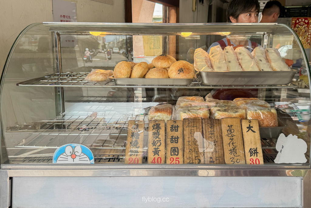 台中大雅｜阿婆店水煎包．中清路下午茶排隊名店，必吃水煎包與創意大餅 @飛天璇的口袋