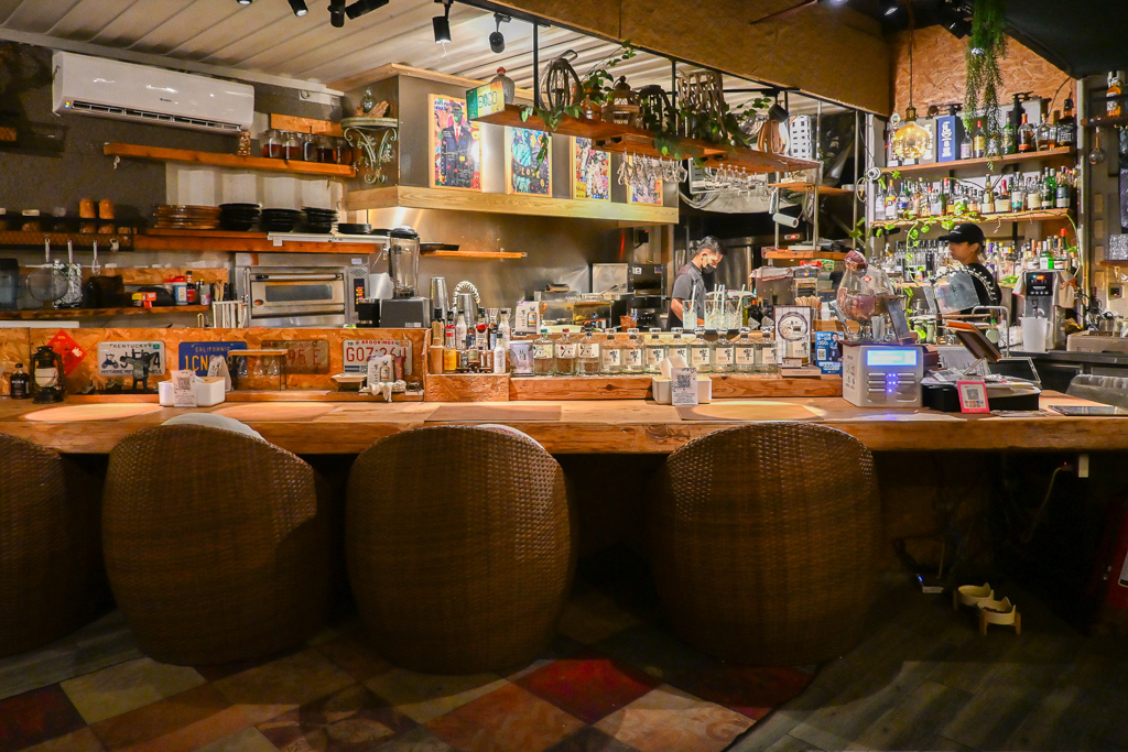 桃園大園｜飲居 Behide Private．南洋風情與療癒水池造景，桃園青埔約會聚餐新選擇 @飛天璇的口袋