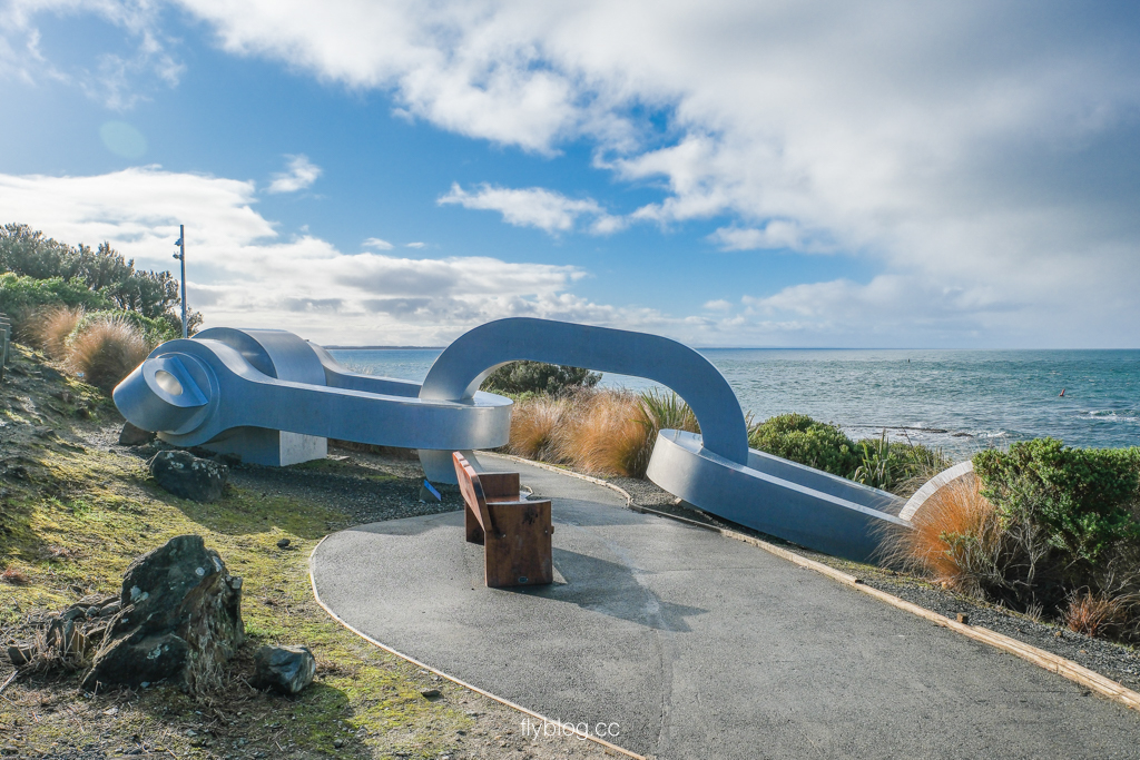 紐西蘭南島｜斯特林角 Stirling Point．可愛的黃色方向指示牌，紐西蘭最南地標布拉夫 @飛天璇的口袋
