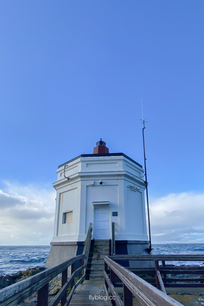 紐西蘭南島｜斯特林角 Stirling Point．可愛的黃色方向指示牌，紐西蘭最南地標布拉夫 @飛天璇的口袋