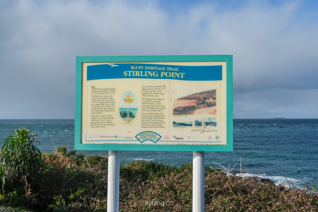 紐西蘭南島｜斯特林角 Stirling Point．可愛的黃色方向指示牌，紐西蘭最南地標布拉夫 @飛天璇的口袋
