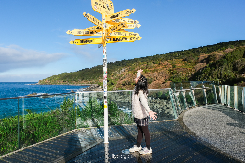 紐西蘭南島｜斯特林角 Stirling Point．可愛的黃色方向指示牌，紐西蘭最南地標布拉夫 @飛天璇的口袋