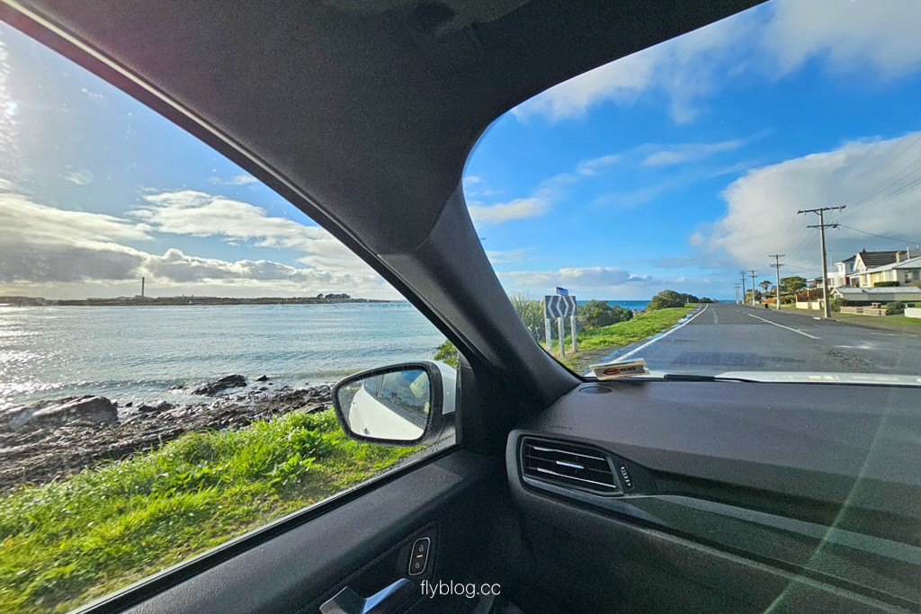 紐西蘭南島｜斯特林角 Stirling Point．可愛的黃色方向指示牌，紐西蘭最南地標布拉夫 @飛天璇的口袋