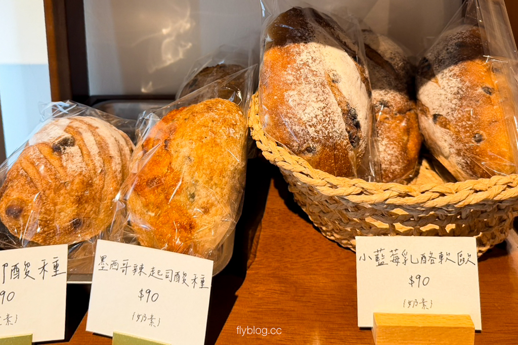 台中中區｜椛橙．小巷弄裡的麵包店，內用日式日式塌塌米 @飛天璇的口袋
