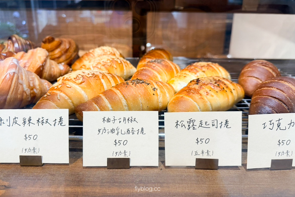 台中中區｜椛橙．小巷弄裡的麵包店，內用日式日式塌塌米 @飛天璇的口袋