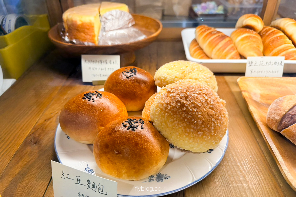 台中中區｜椛橙．小巷弄裡的麵包店，內用日式日式塌塌米 @飛天璇的口袋