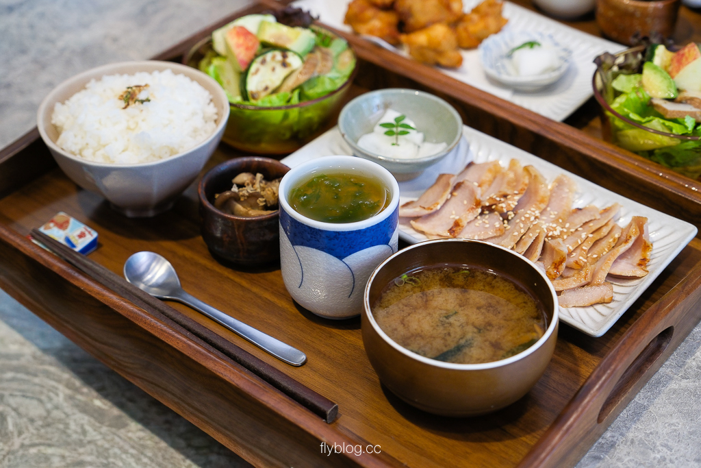 台中北區｜MOBU CAFE．原Supple甜點工作室，有定食也有咖啡甜點 @飛天璇的口袋