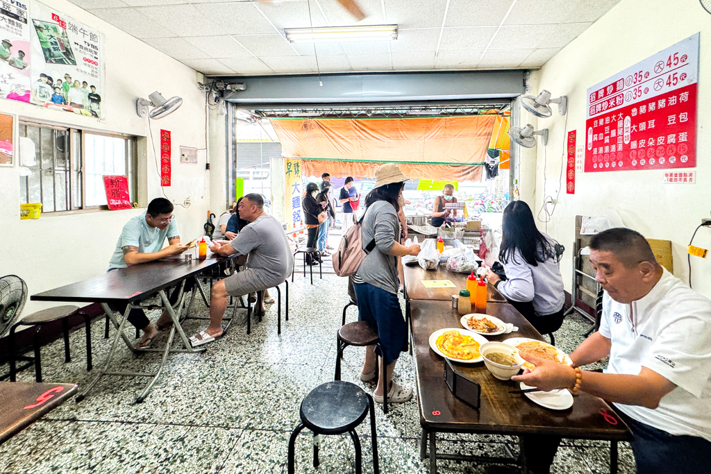 南投埔里｜大麵銘．埔里人的傳統早餐，簡單經典銅板美食，老闆態度超級客氣 @飛天璇的口袋
