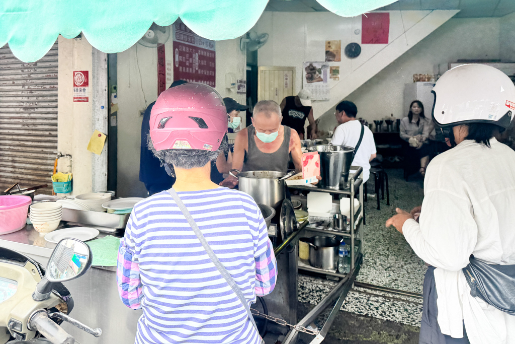 南投埔里｜大麵銘．埔里人的傳統早餐，簡單經典銅板美食，老闆態度超級客氣 @飛天璇的口袋