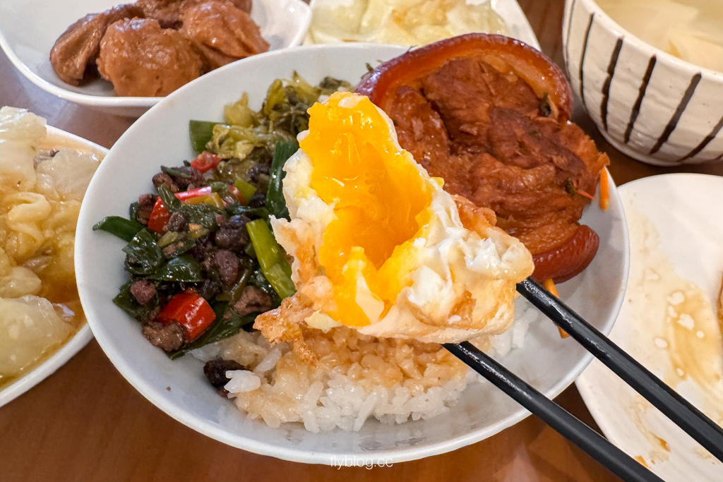 台中太平｜只有爌肉飯．太平排隊爌肉飯，乾淨衛生、料好味美！ @飛天璇的口袋