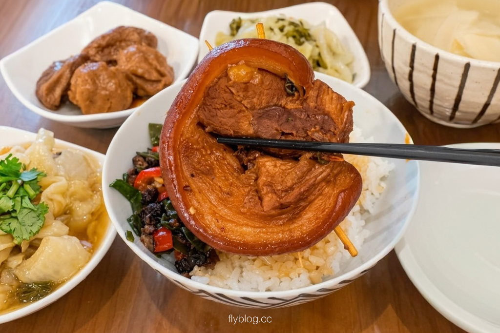 台中太平｜只有爌肉飯．太平排隊爌肉飯，乾淨衛生、料好味美！ @飛天璇的口袋