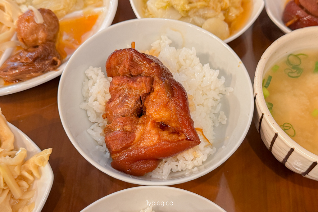 台中太平｜只有爌肉飯．太平排隊爌肉飯，乾淨衛生、料好味美！ @飛天璇的口袋