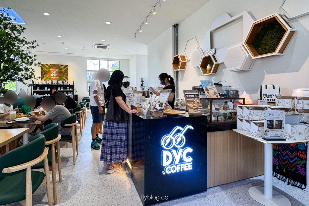 台中北屯｜DYC 打咖啡 溪東圖書館門市：全台少見圖書館共構咖啡廳，SCA 國際認證精品咖啡體驗 @飛天璇的口袋
