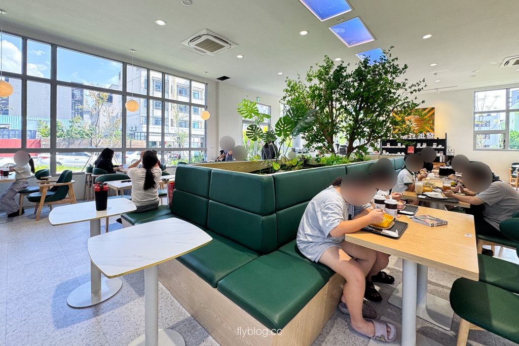 台中北屯｜DYC 打咖啡 溪東圖書館門市：全台少見圖書館共構咖啡廳，SCA 國際認證精品咖啡體驗 @飛天璇的口袋