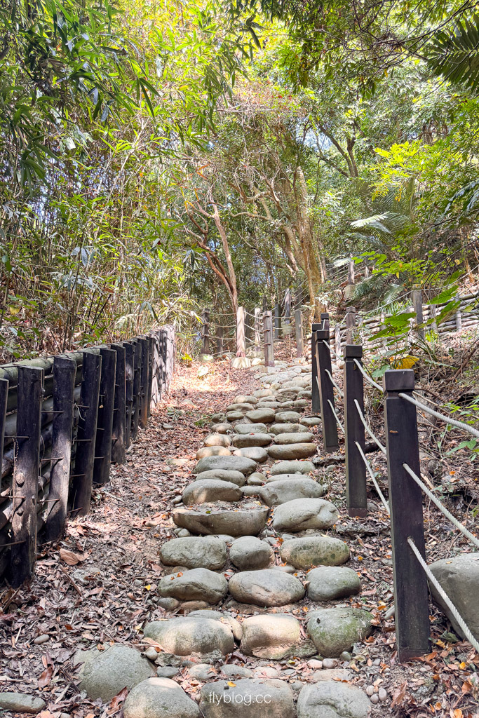 台中豐原｜蜈蚣崎登山步道：690m緩坡卵石步道、林蔭小徑，親子健行首選 (附停車廁所資訊) @飛天璇的口袋