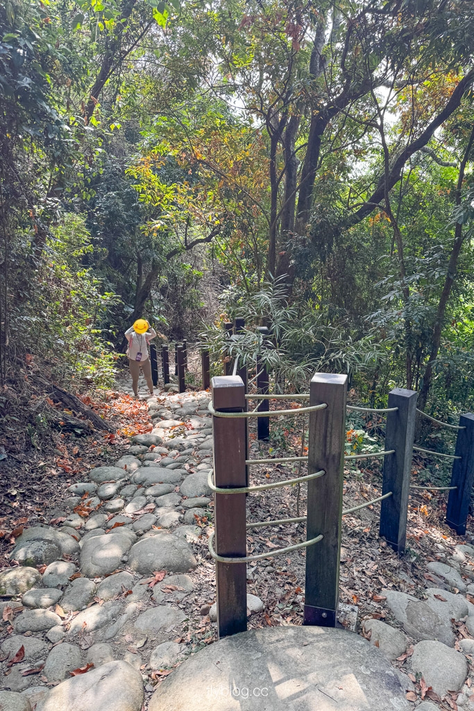 台中豐原｜蜈蚣崎登山步道：690m緩坡卵石步道、林蔭小徑，親子健行首選 (附停車廁所資訊) @飛天璇的口袋