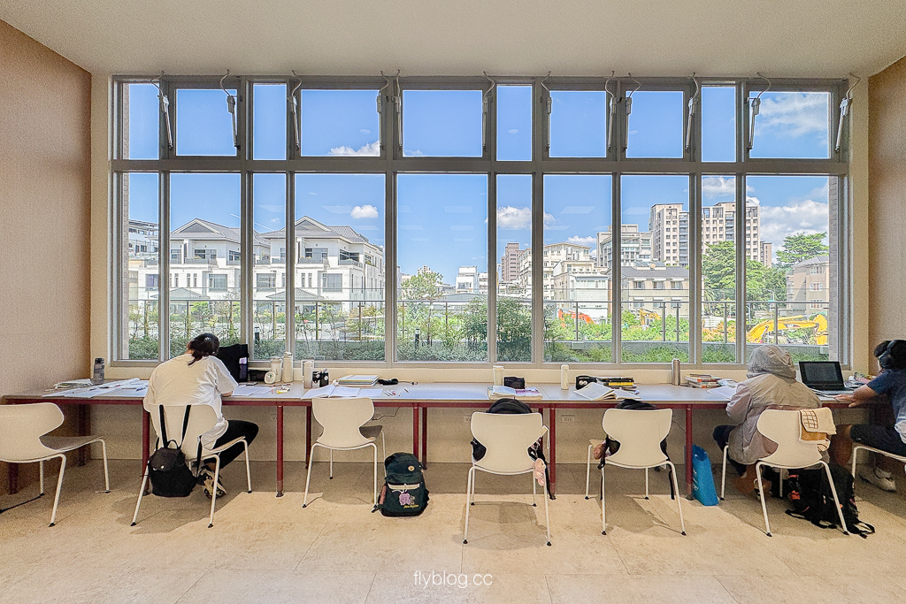 台中北屯｜溪東圖書館：全台首座「登山露營」主題秘境！零木作設計、附設咖啡廳，親子與SOHO族新據點！ @飛天璇的口袋