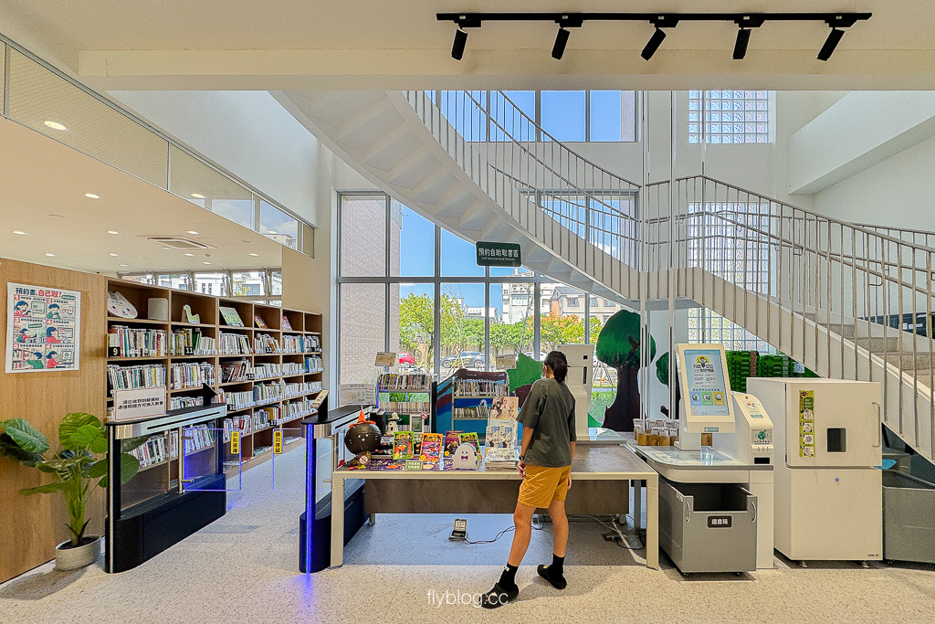 台中北屯｜溪東圖書館：全台首座「登山露營」主題秘境！零木作設計、附設咖啡廳，親子與SOHO族新據點！ @飛天璇的口袋
