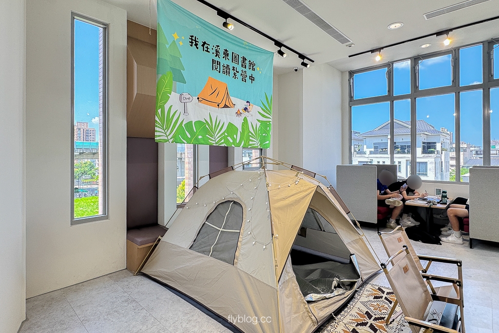 台中北屯｜溪東圖書館：全台首座「登山露營」主題秘境！零木作設計、附設咖啡廳，親子與SOHO族新據點！ @飛天璇的口袋