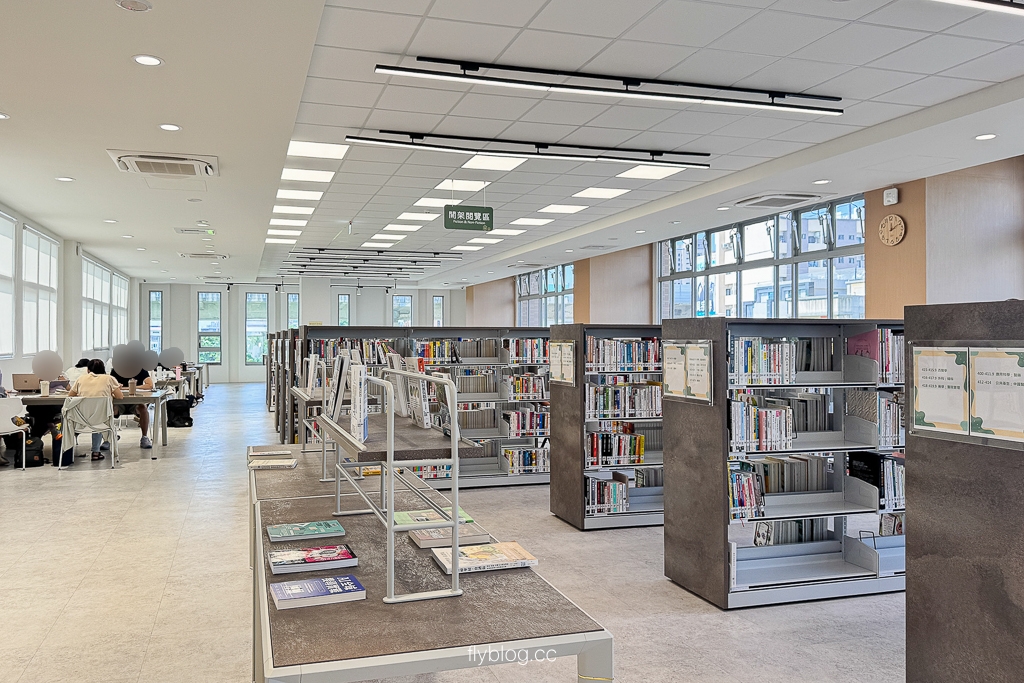 台中北屯｜溪東圖書館：全台首座「登山露營」主題秘境！零木作設計、附設咖啡廳，親子與SOHO族新據點！ @飛天璇的口袋