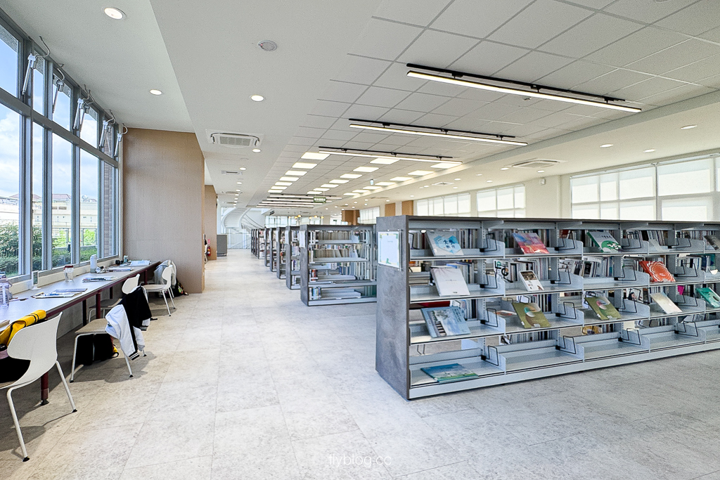 台中北屯｜溪東圖書館：全台首座「登山露營」主題秘境！零木作設計、附設咖啡廳，親子與SOHO族新據點！ @飛天璇的口袋