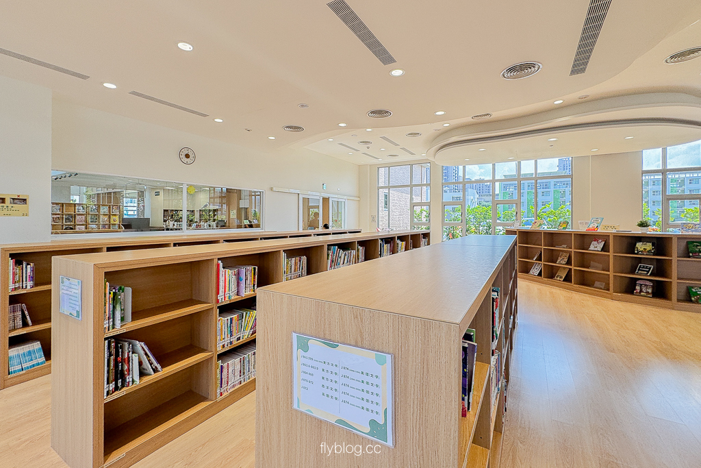 台中北屯｜溪東圖書館：全台首座「登山露營」主題秘境！零木作設計、附設咖啡廳，親子與SOHO族新據點！ @飛天璇的口袋