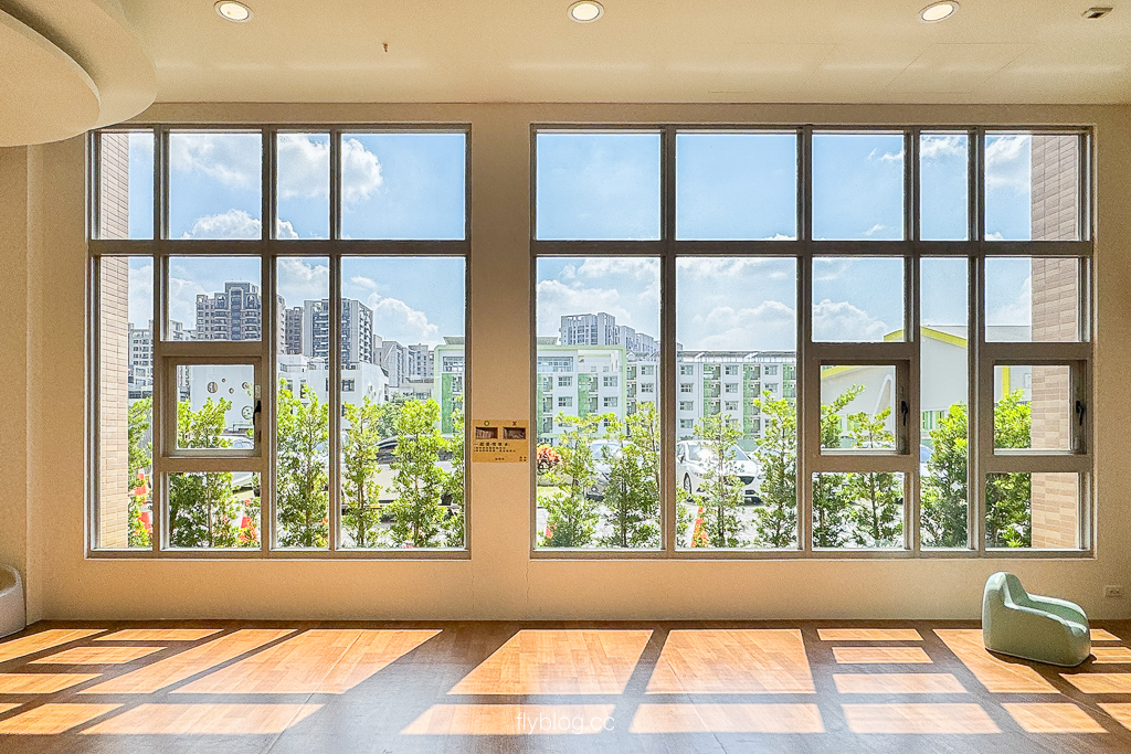 台中北屯｜溪東圖書館：全台首座「登山露營」主題秘境！零木作設計、附設咖啡廳，親子與SOHO族新據點！ @飛天璇的口袋