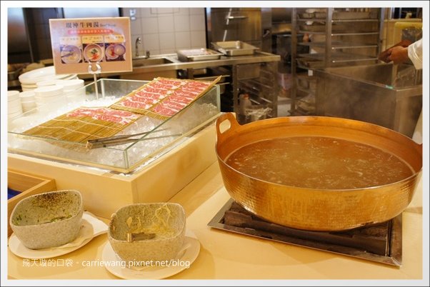 【台中百匯吃到飽】漢來海港自助餐廳@台中廣三SOGO百貨16樓。喜歡甜點和海鮮的可以去~ @飛天璇的口袋