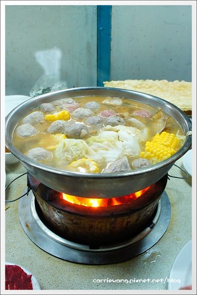 【台中中區】汕頭牛肉劉沙茶爐專家，電子街53年的老店，炭火煮火鍋的美味 @飛天璇的口袋