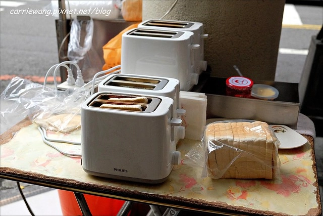 阿斗伯冷凍芋｜台中在地30年的阿斗伯，烤吐司是最簡單的幸福 @飛天璇的口袋