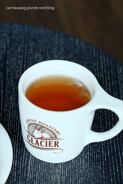 【台中下午茶】冰河咖啡．Glacier Coffee Roasters。很有北歐風情的咖啡館，環境寬敞舒適，使用有情門傢俱，甜點也不錯吃 @飛天璇的口袋