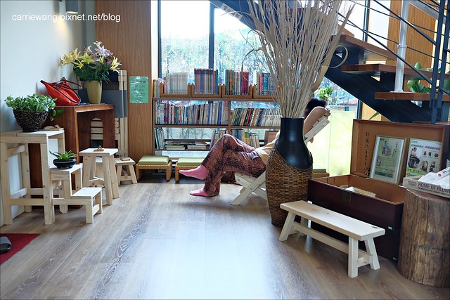 羅布森咖啡書蟲房：十年不關的獨立書店，烏日郊區的世外桃源，幸福地品味書香 @飛天璇的口袋