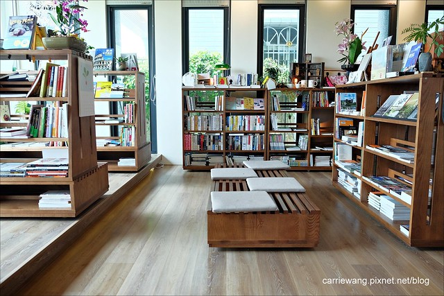 羅布森咖啡書蟲房：十年不關的獨立書店，烏日郊區的世外桃源，幸福地品味書香 @飛天璇的口袋