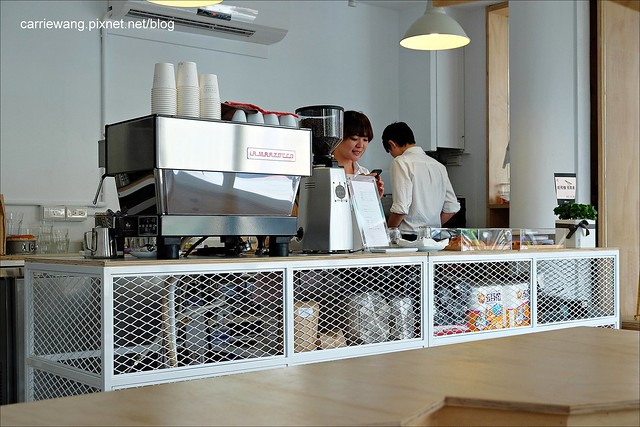 【台中下午茶】紙飛機咖啡館．Café Paper Flight。位於北區一中商圈附近小巧溫馨的咖啡館，親切的服務是令人印象最深刻的地方 @飛天璇的口袋