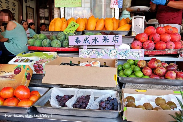 台南中西｜泰成水果店，正興街傳統老店水果店，哈蜜瓜瓜冰創意新吃法 @飛天璇的口袋