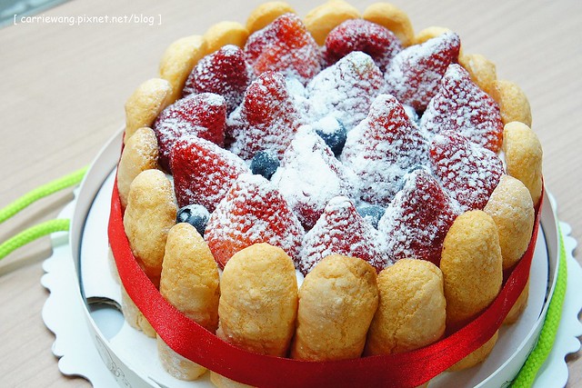 【台中好吃蛋糕推薦】棒棒糖手工點心．愛妻草莓蛋糕。漂亮又吸睛的草莓蛋糕，是冬季限定口味，草莓季一開始就造成搶購 @飛天璇的口袋