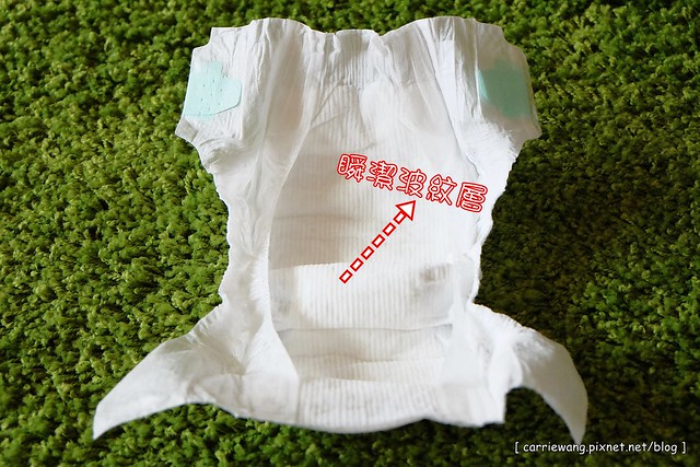 【育兒日記分享】白金級滿意寶寶極緻呵護。日本首創C型新生兒體工學尿布，360度柔貼剪裁，不包緊緊也不漏，寶貝新生肌膚 @飛天璇的口袋