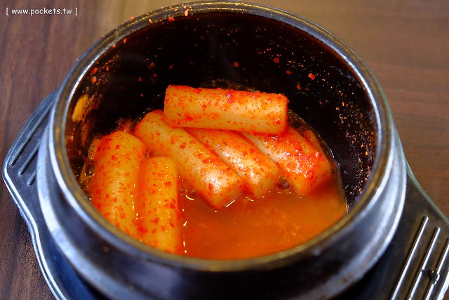 朴山傳統韓國料理：海鮮鍋吃的是霸氣，小菜有多種選擇，飲料可以無限續杯，韓屋造型的建築很吸睛 @飛天璇的口袋