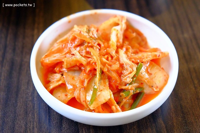 朴山傳統韓國料理：海鮮鍋吃的是霸氣，小菜有多種選擇，飲料可以無限續杯，韓屋造型的建築很吸睛 @飛天璇的口袋