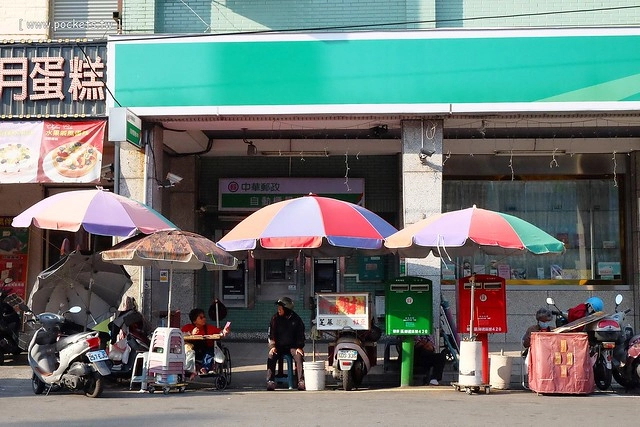 稻香村麻糬：豐原中正路郵局前面，阿婆以摩拖車為攤一賣好幾年，滿滿古早味的麻糬 @飛天璇的口袋