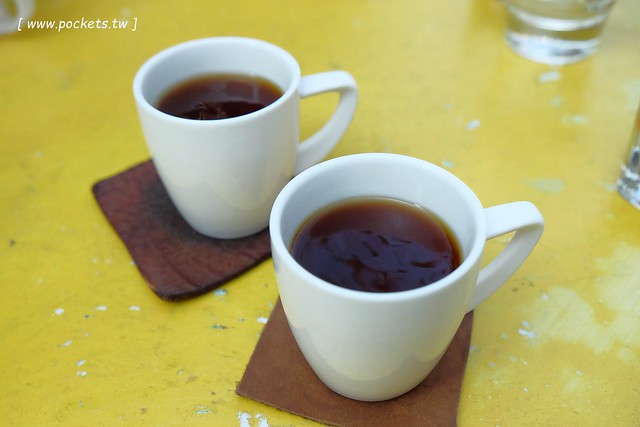 【台中特色咖啡館】13號咖啡(原：楓樹13咖啡)。位於台中南屯區的秘境咖啡館，販售全世界冷門的咖啡豆，一間很樸實卻很有溫度的溪邊13咖啡館 @飛天璇的口袋