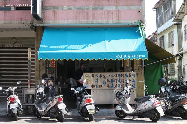 台中東區｜進德路無名乾麵老店，簡單樸實的拉仔麵，30年來屹立不搖 @飛天璇的口袋