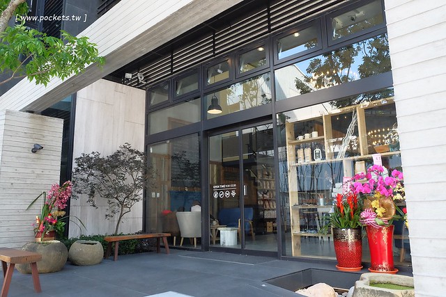 憲賣咖啡熱河店：充滿現代感的舒適空間，樓中樓的挑高設計 @飛天璇的口袋