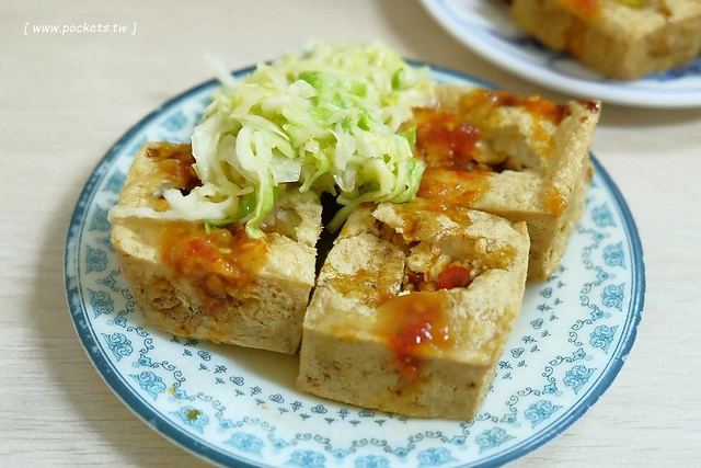 台中新社｜豆腐宗．在地經營超過50年，鹽酥鴨頭連骨頭都可以吃 @飛天璇的口袋