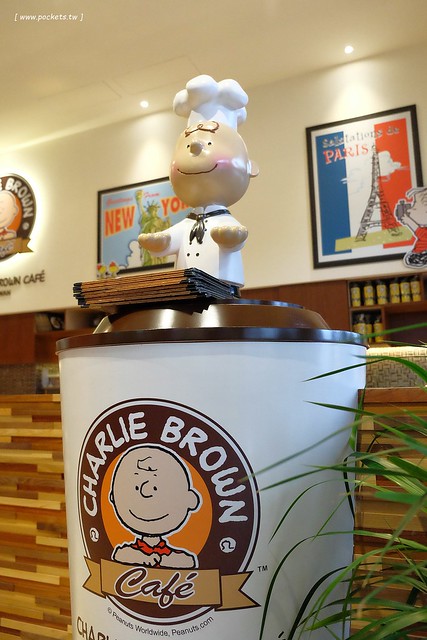 查理布朗咖啡．Charlie Brown Cafe┃台中史努比餐廳：位於秋紅谷正對面鄰近朝馬車站，環境很漂亮也很好拍，餐點可愛觀賞性大於美味性 @飛天璇的口袋
