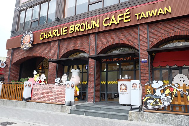 查理布朗咖啡．Charlie Brown Cafe┃台中史努比餐廳：位於秋紅谷正對面鄰近朝馬車站，環境很漂亮也很好拍，餐點可愛觀賞性大於美味性 @飛天璇的口袋