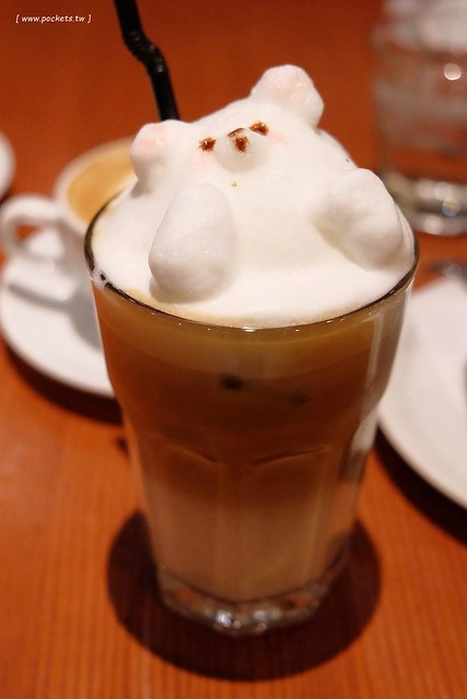 【日本愛知】名古屋Light Cafe~鄰近中部國際機場旁的永旺常滑商場裡，網友推薦全世界最好吃的鬆餅，還有可愛的3D小熊立體拉花 @飛天璇的口袋