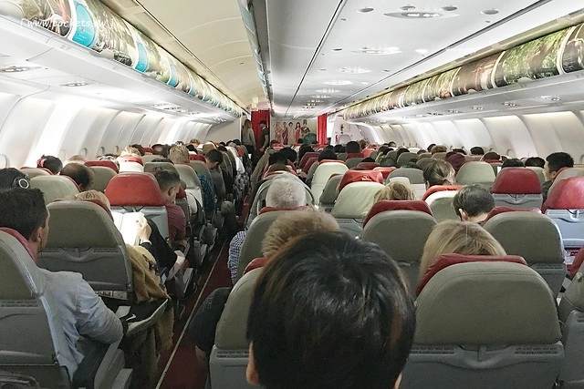 澳洲墨爾本｜搭乘AirAsia X廉價航空初體驗，台北→吉隆坡→墨爾本轉機過程，線上訂票、機上餐點、行李重量、澳洲簽證，墨爾本行程分享 @飛天璇的口袋