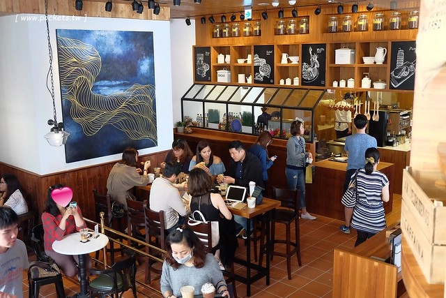 卡啡那台中店：裝潢漂亮大器深具質感，甜點飲料價格平實的咖啡館 @飛天璇的口袋